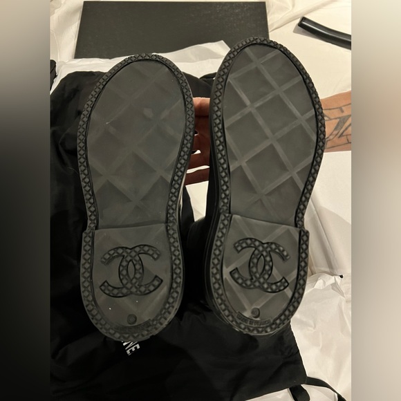 CHANEL Rain Boots, Size 40 - Picture 7 of 8